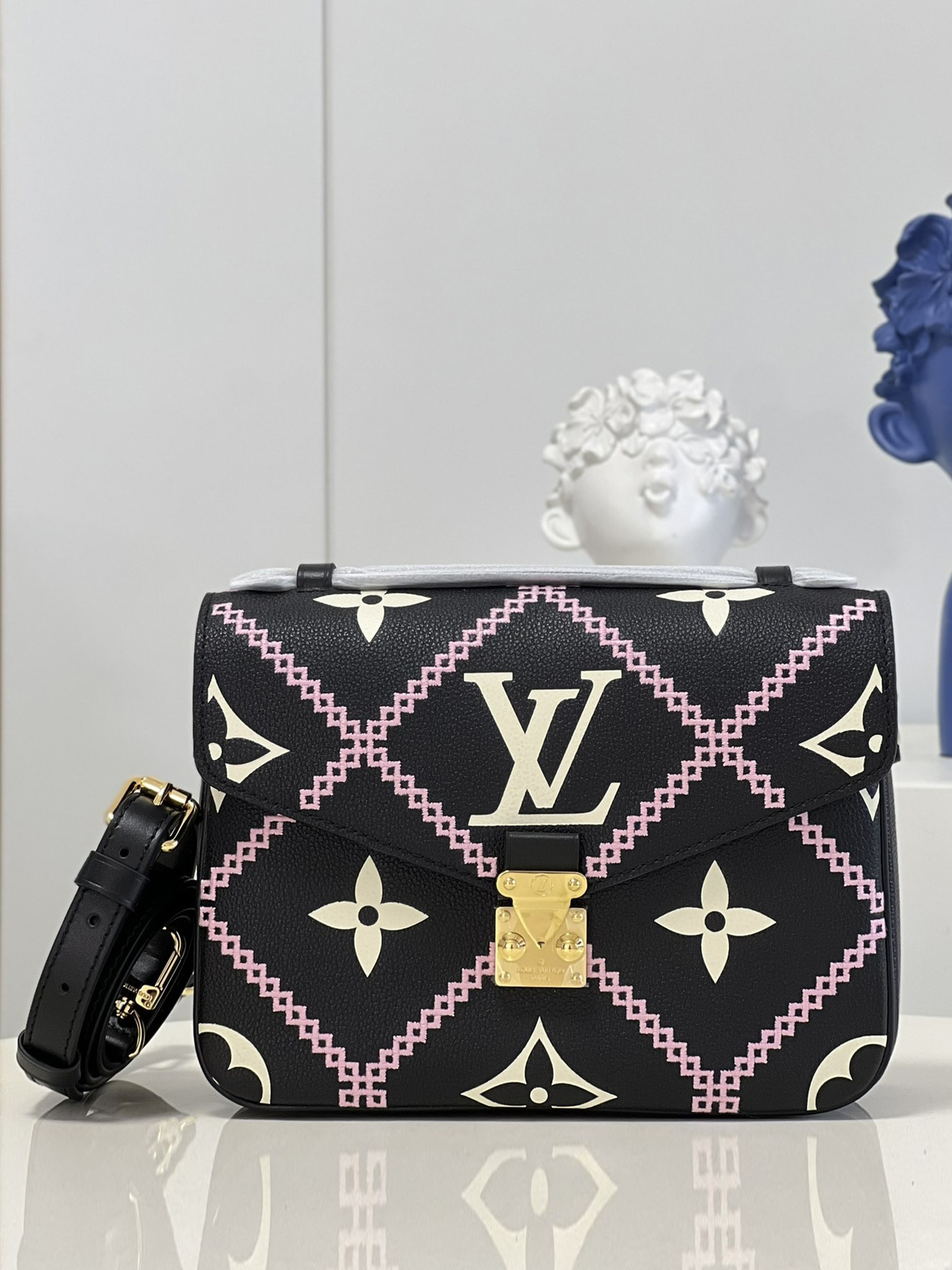 LV-포쉐트 메티스-147