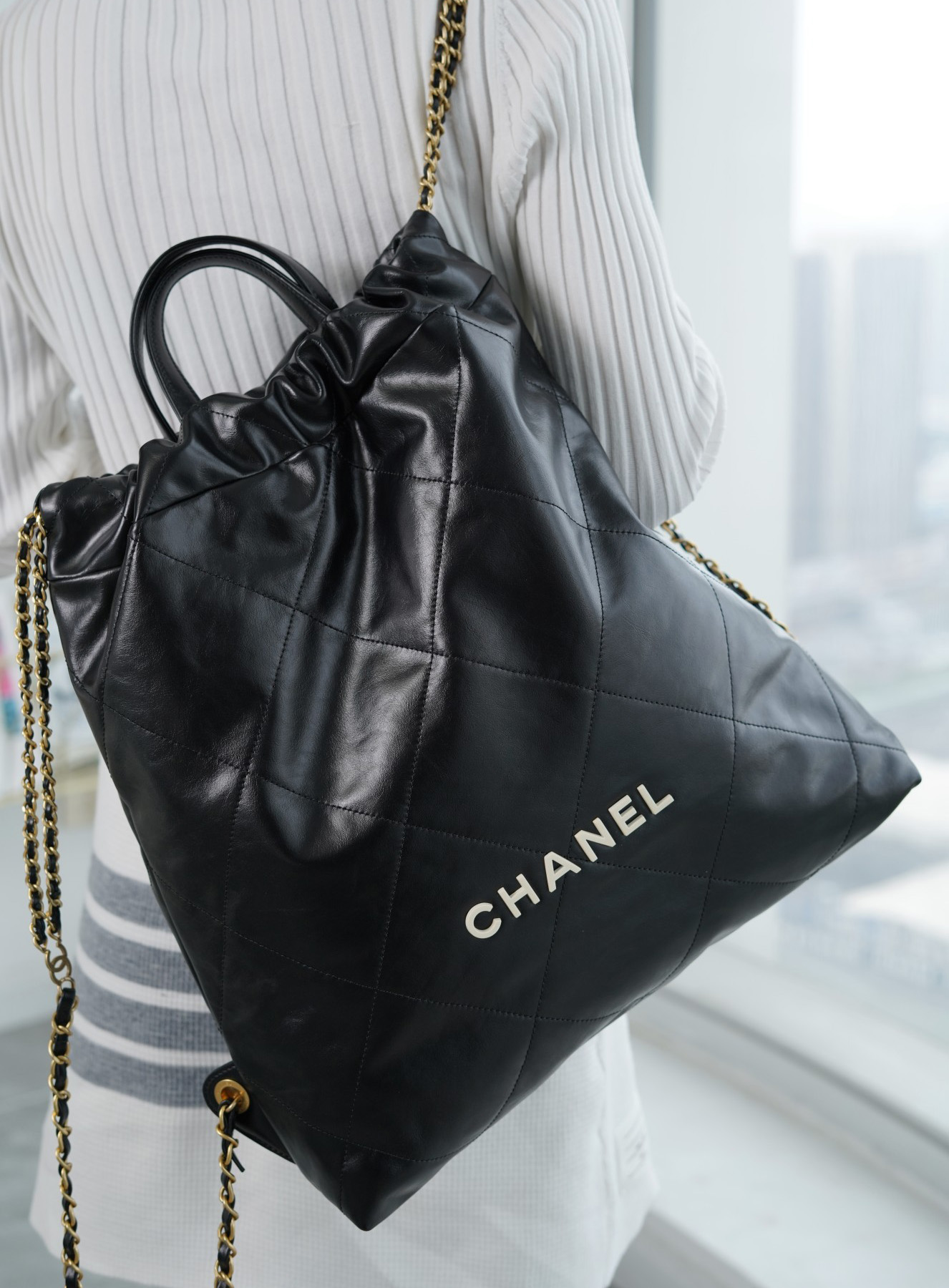 CHANEL-탑 핸들 22백 ( 51CM )-B01