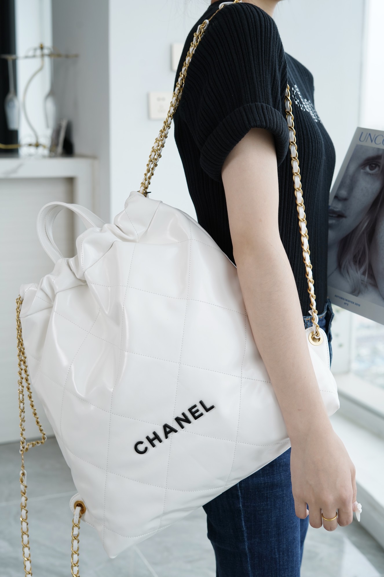CHANEL-탑 핸들 22백 ( 51CM )-B02