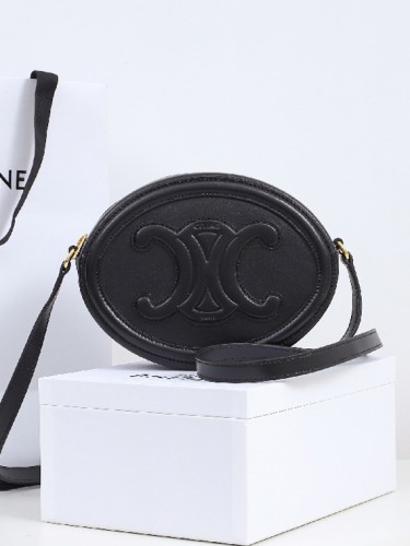CELINE-퀴르 트리오페 오벌백-B11