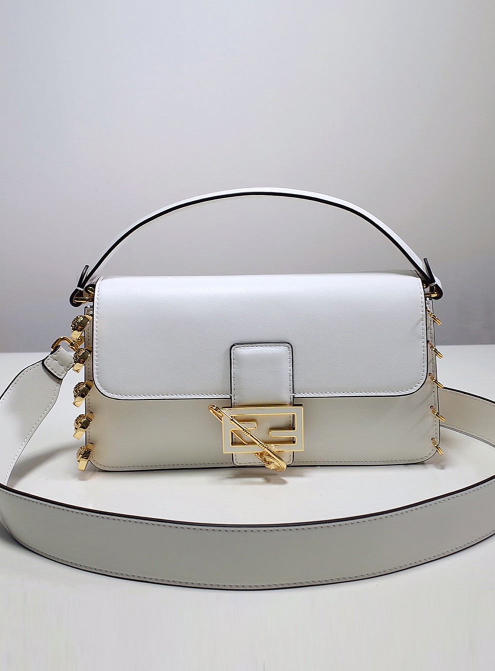 FENDI-바케트 브로치-B01