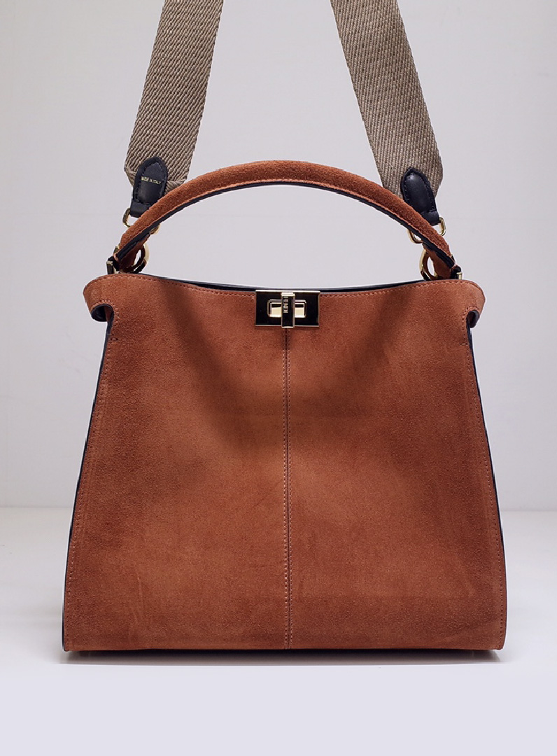 FENDI-피카부 비쉬 X 라이트 백 미디엄-B11