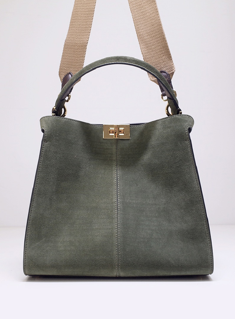 FENDI-피카부 비쉬 X 라이트 백 미디엄-B12