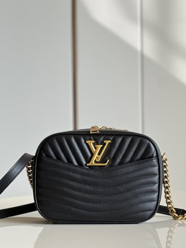 LV-루이비통 뉴 웨이브 카메라 백-B65