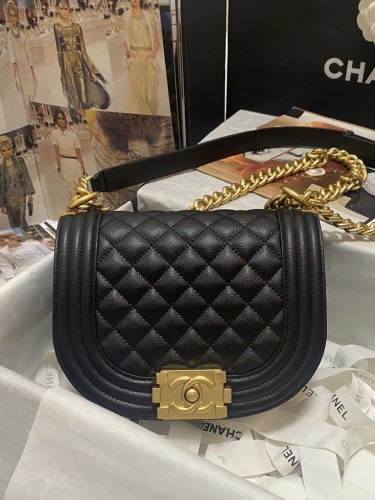 CHANEL-보이 샤넬 메신저 백-B09