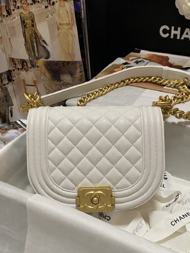 CHANEL-보이 샤넬 메신저 백-B10