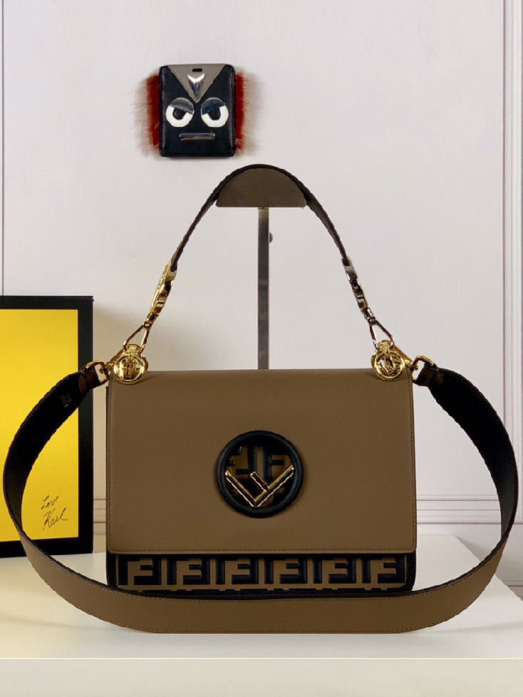 FENDI-펜디 칸 아이 에프 숄더백-B23