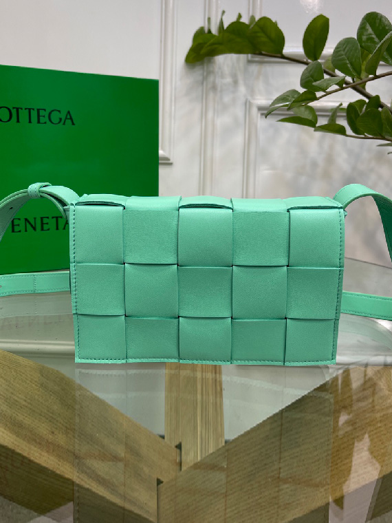 BOTTEGA VENETA-카테트 백-B03