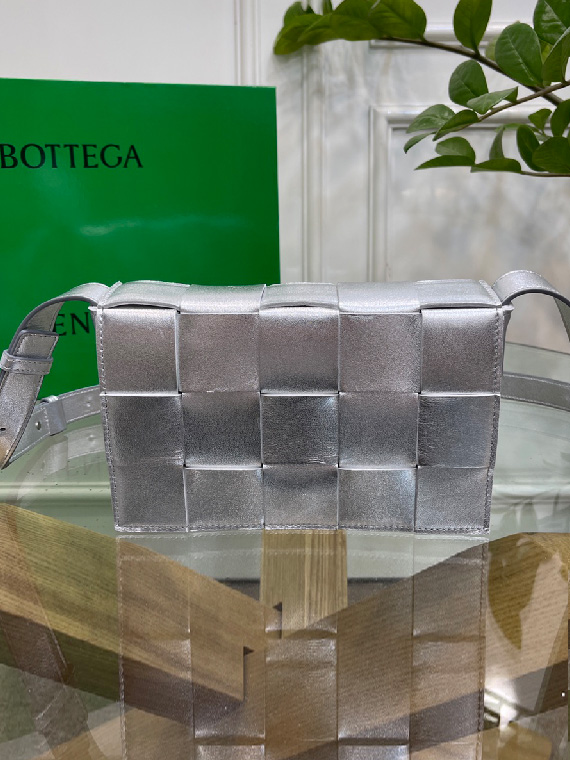 BOTTEGA VENETA-카테트 백-B04