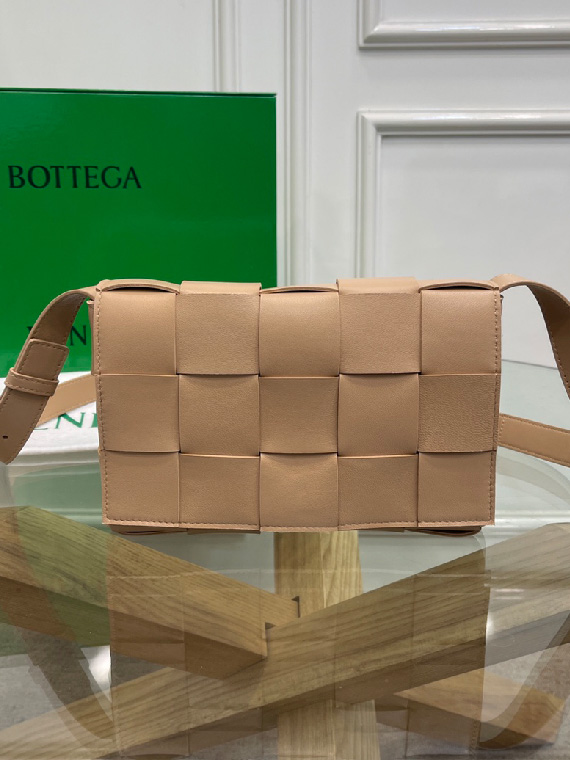 BOTTEGA VENETA-카테트 백-B16