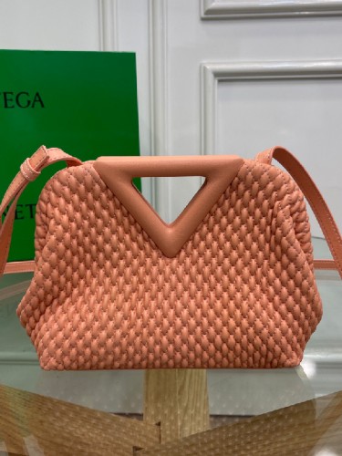 BOTTEGA VENETA-포인트 백-B56