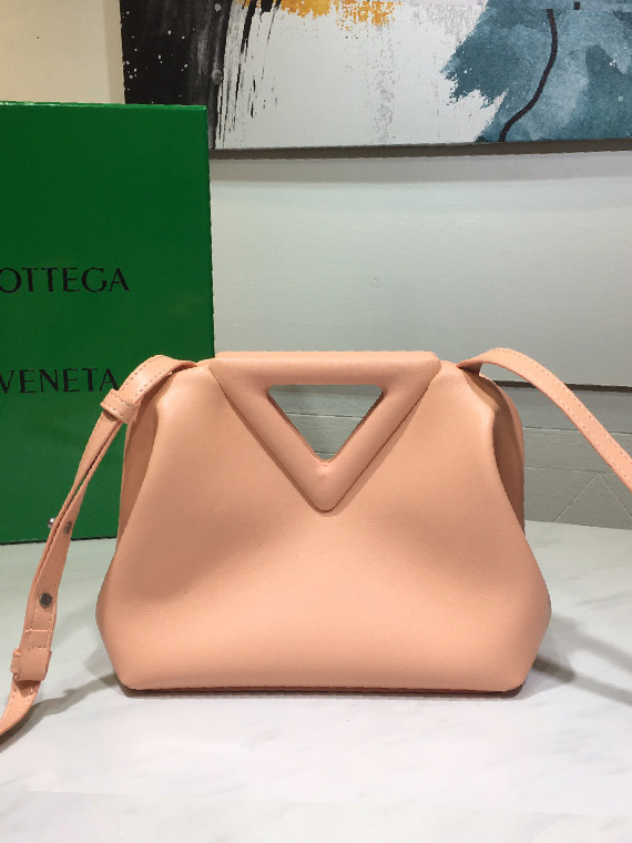 BOTTEGA VENETA-포인트 백-B60