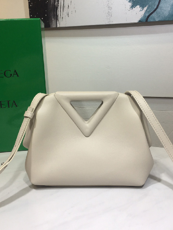 BOTTEGA VENETA-포인트 백-B68