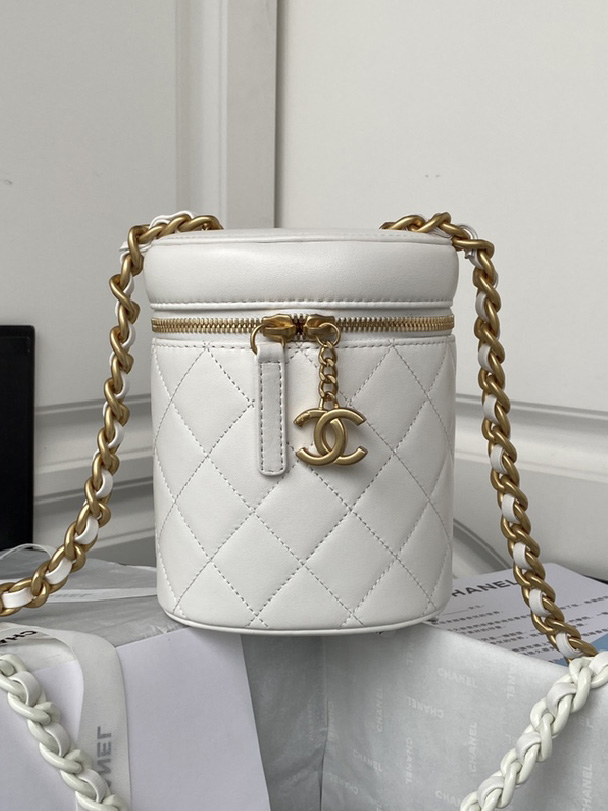 CHANEL-샤넬 램스킨 골드메탈 CC로고 크스메틱 케이스 스몰-B24