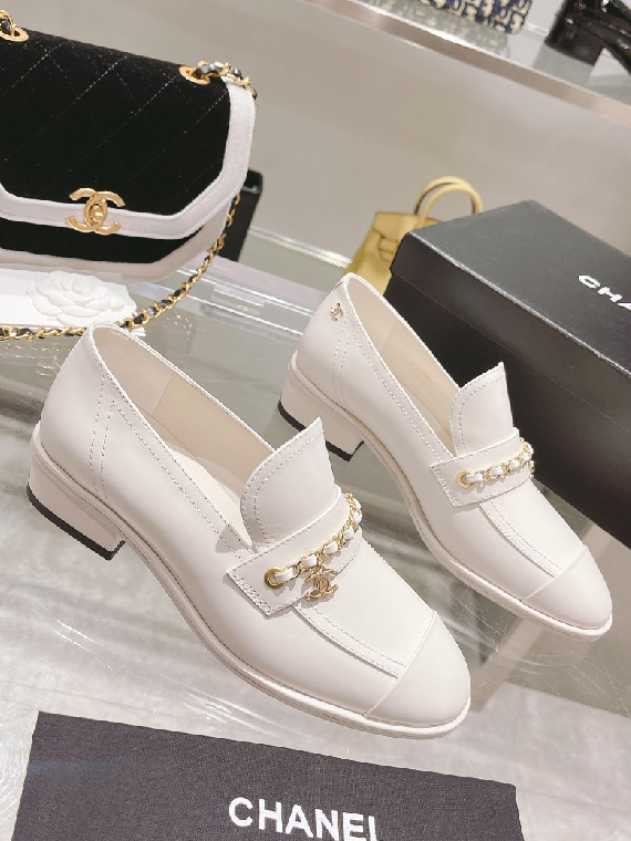 CHANEL-샤넬 페이턴트 카프스킨 CC로고 로퍼 (굽높이: 3.5cm)-S70