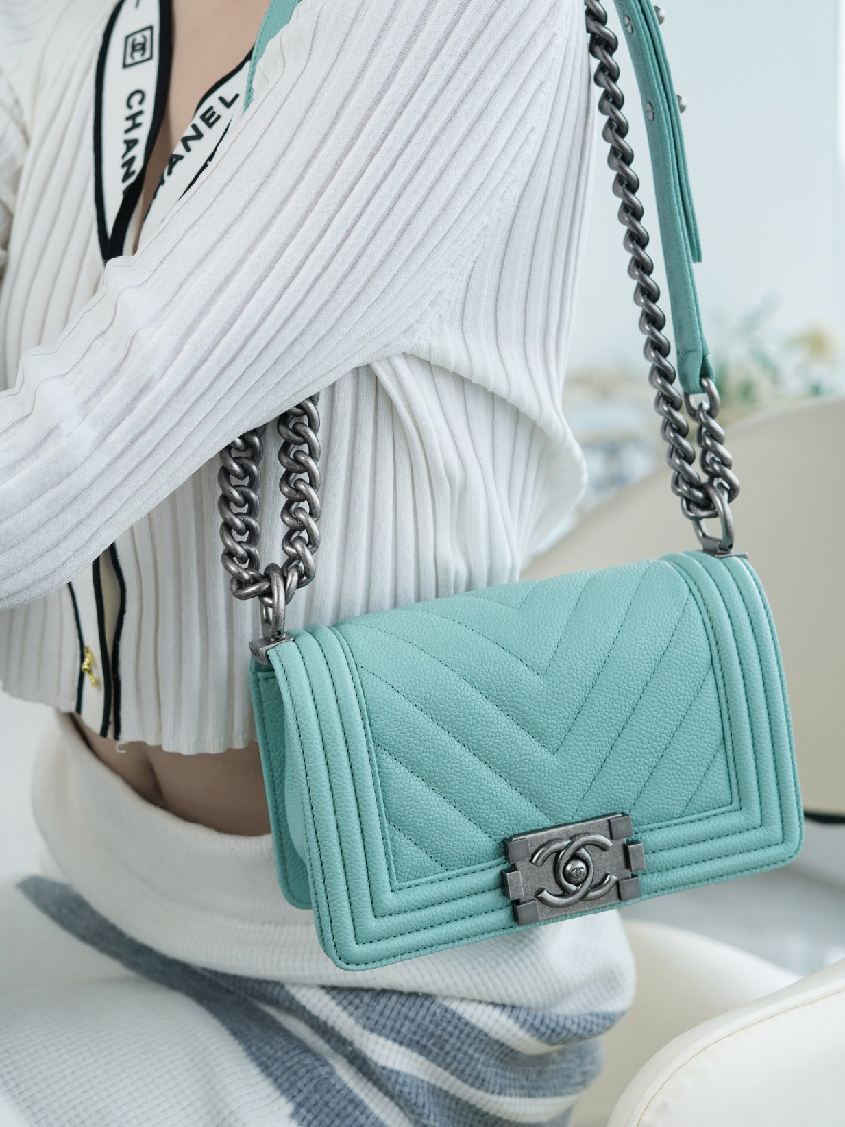 CHANEL-보이 샤넬 플랩 백 ( 12x20x8.5cm )-B48